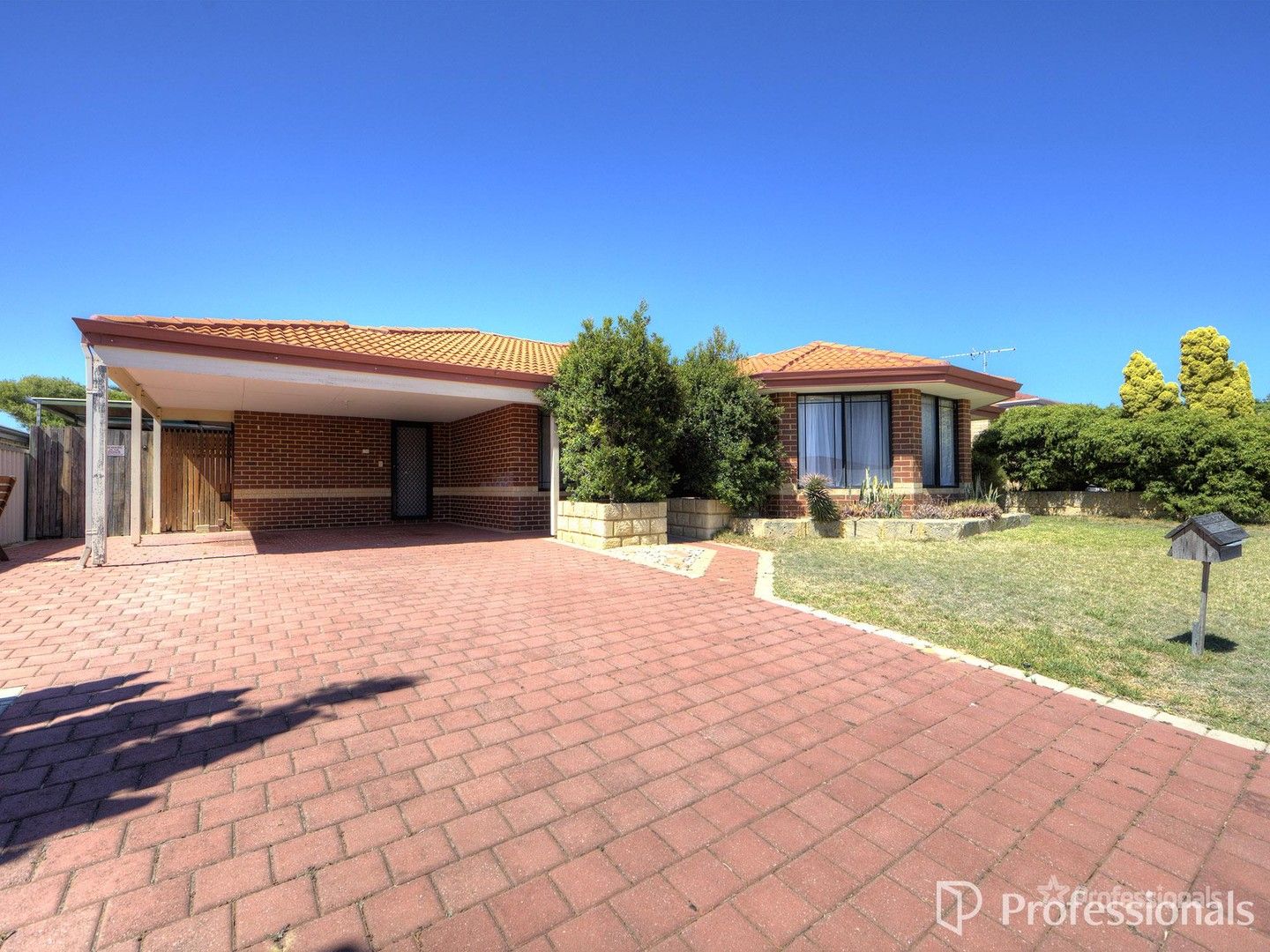 4 bedrooms House in 2 Turton Place QUINNS ROCKS WA, 6030