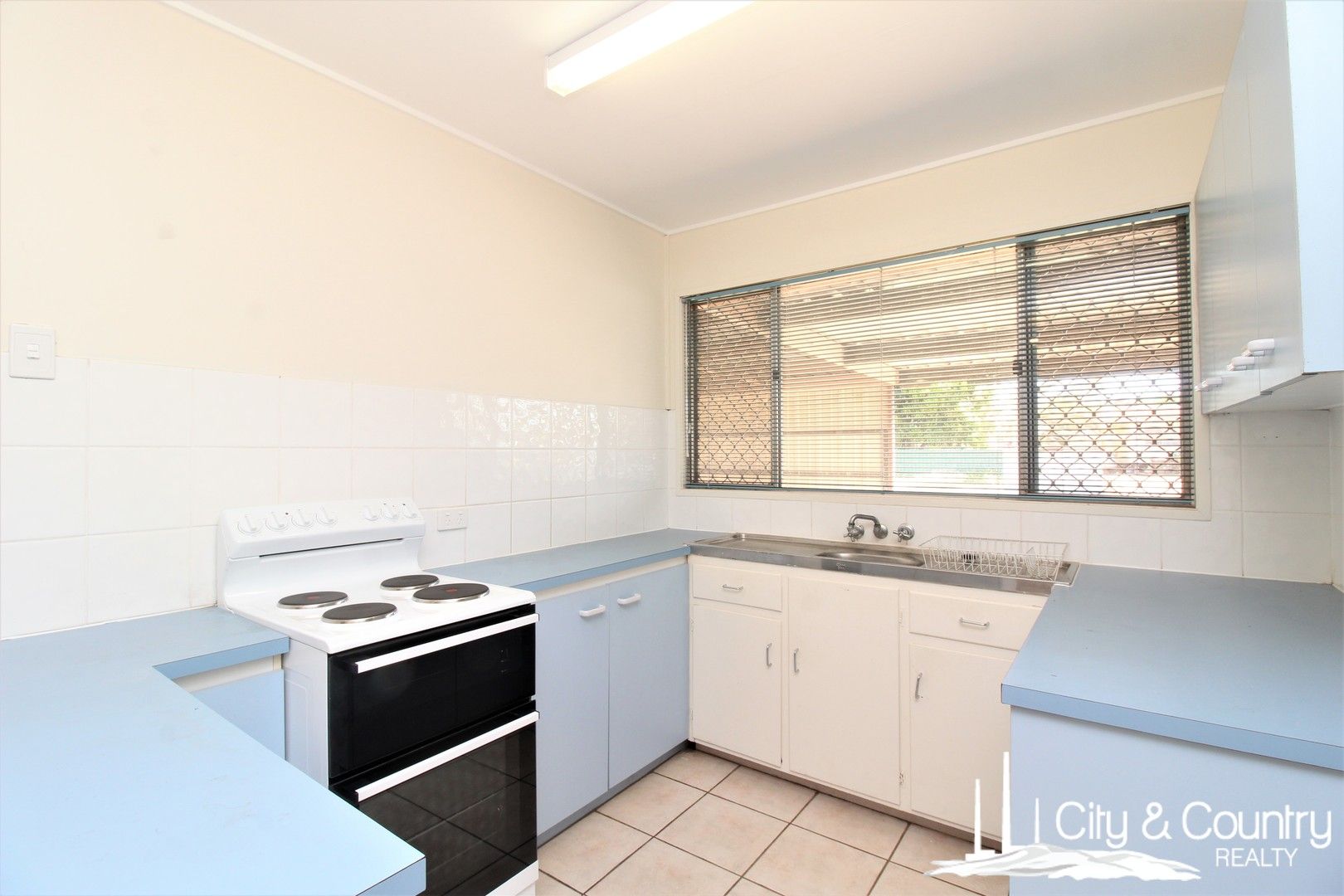 4 bedrooms House in 4 Milne Bay Road MOUNT ISA QLD, 4825