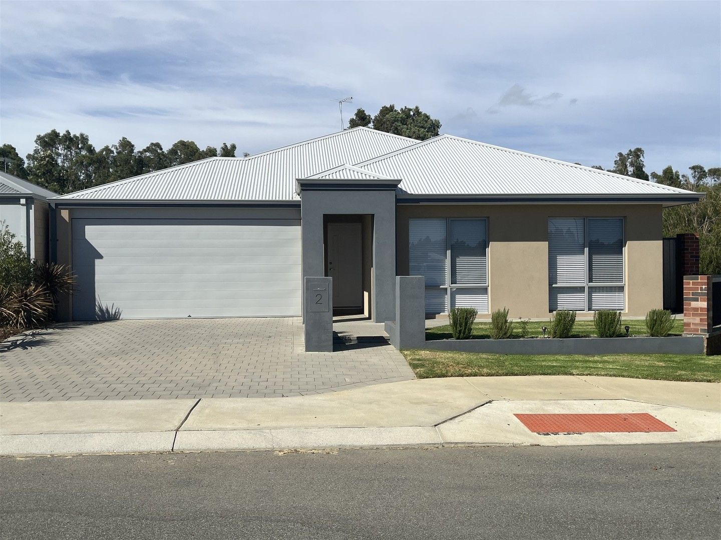 4 bedrooms House in 2 Peavey Road WHITBY WA, 6123