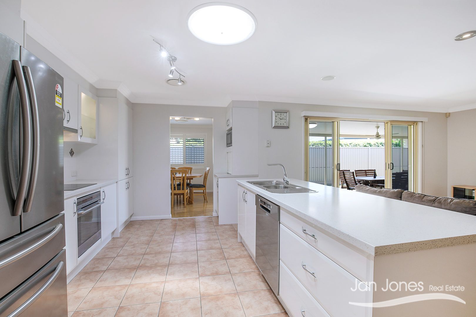 10 Mariner Court, Newport QLD 4020, Image 2