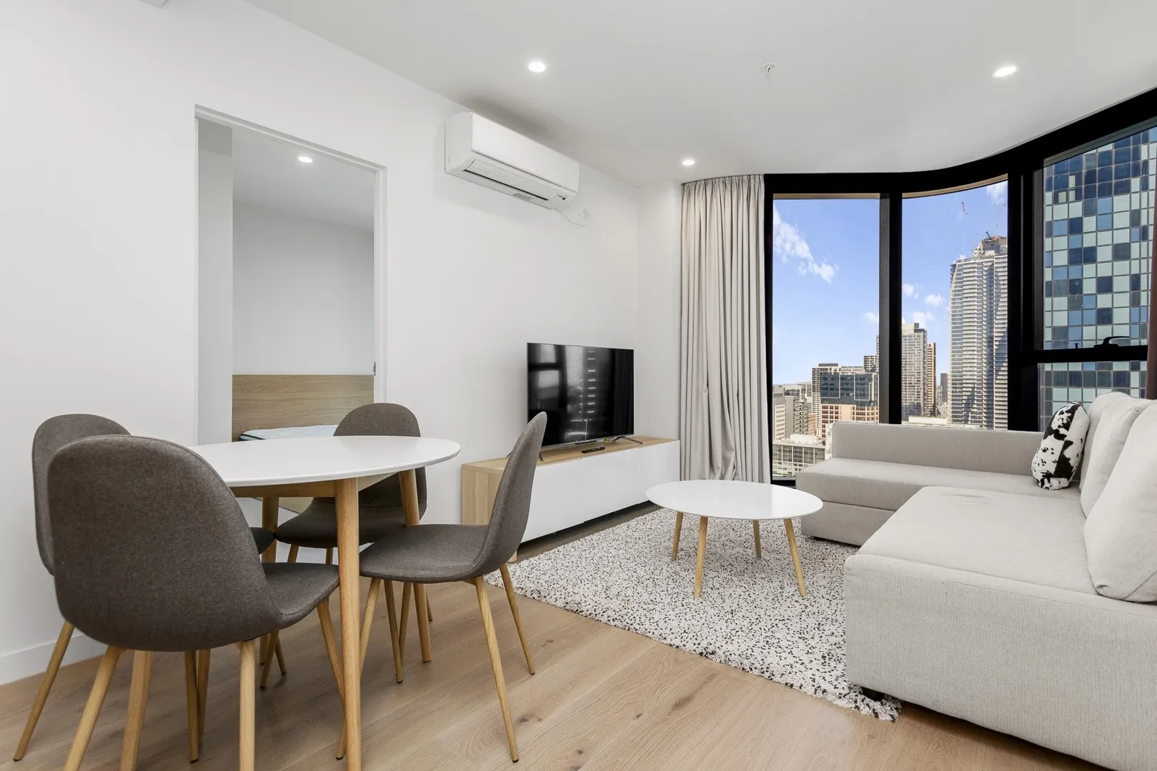 LUXURY FURNISHED APARTMENT IN ONE OF MELBOURNE'S MOST SOUGHT AFTER BUILDINGS!, Melbourne