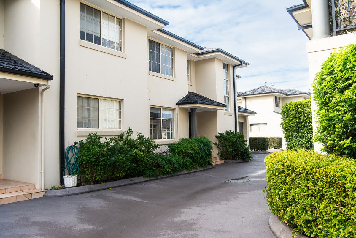 3 bedrooms Townhouse in 2/2-4 Lake Street BUDGEWOI NSW, 2262