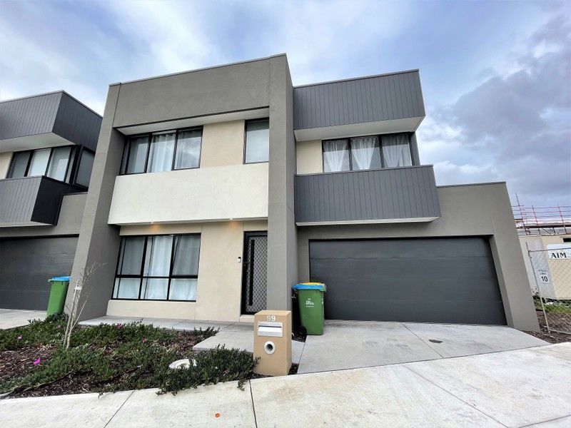 3 bedrooms House in 99 Regatta Drive CRAIGIEBURN VIC, 3064