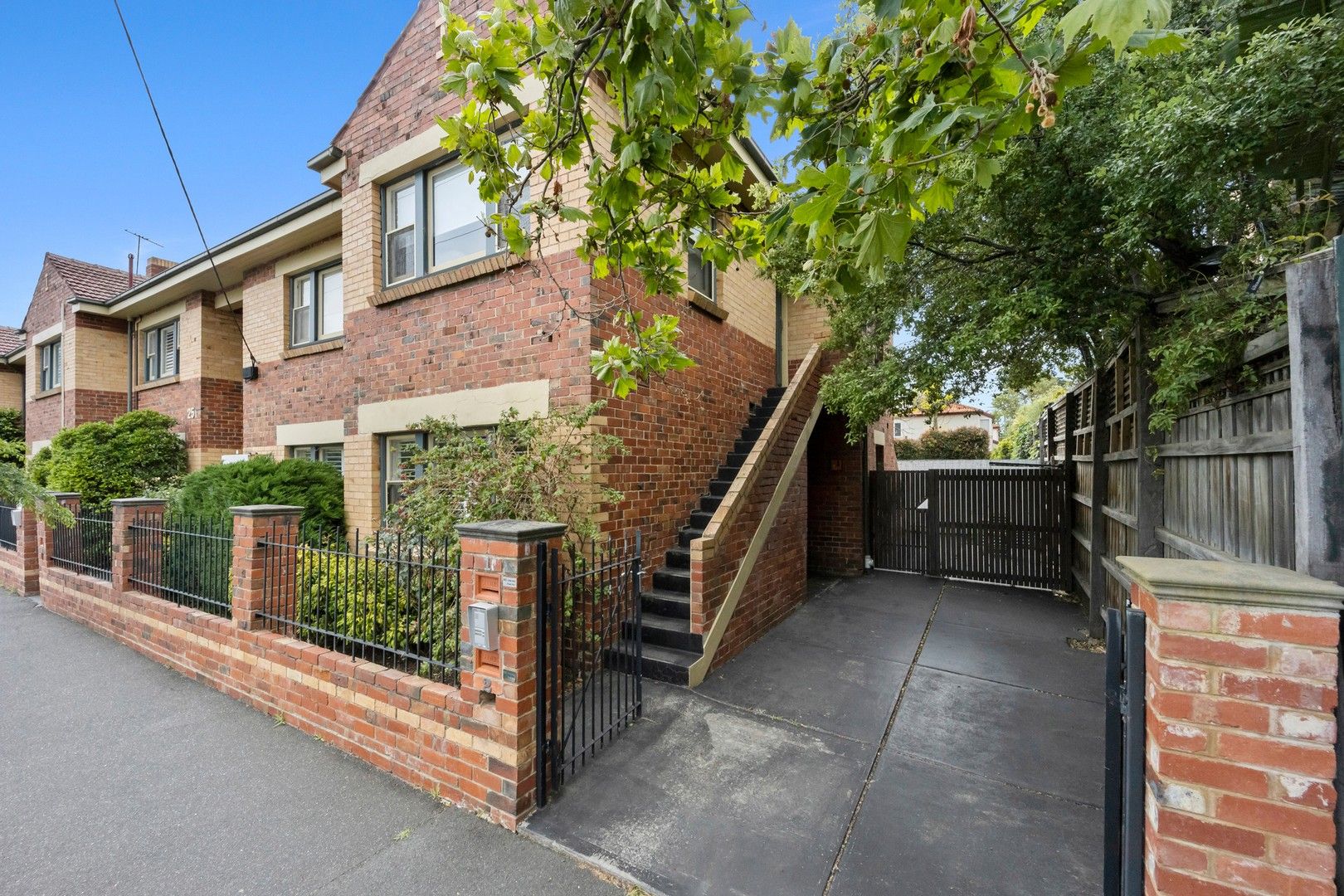 2 bedrooms Apartment / Unit / Flat in 1/25A Foam Street ELWOOD VIC, 3184
