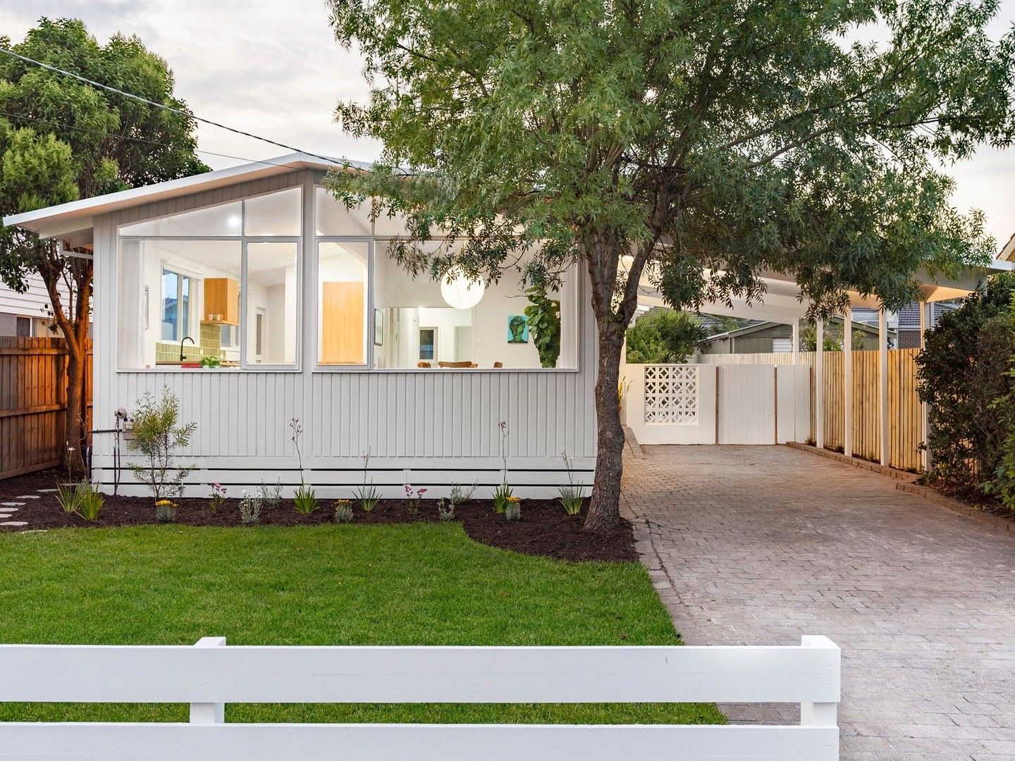 4 bedrooms House in 5 Heytesbury Street HERNE HILL VIC, 3218