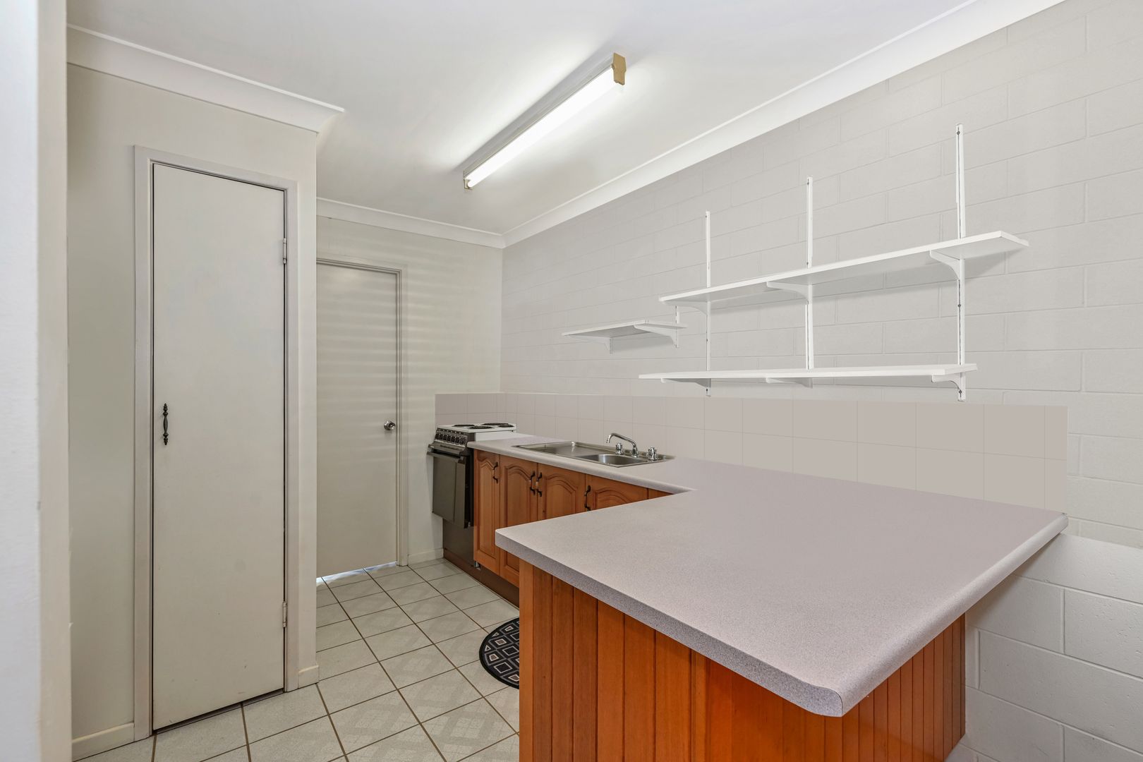 4/37 Ralston Street, West End QLD 4810, Image 2