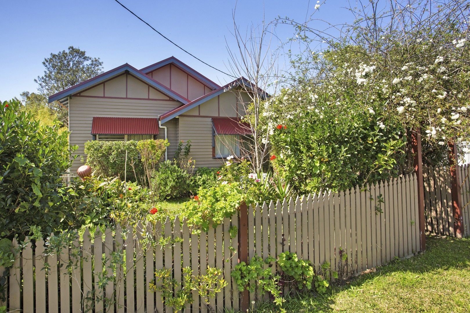 4 bedrooms House in 16 Walker Street WARNERS BAY NSW, 2282