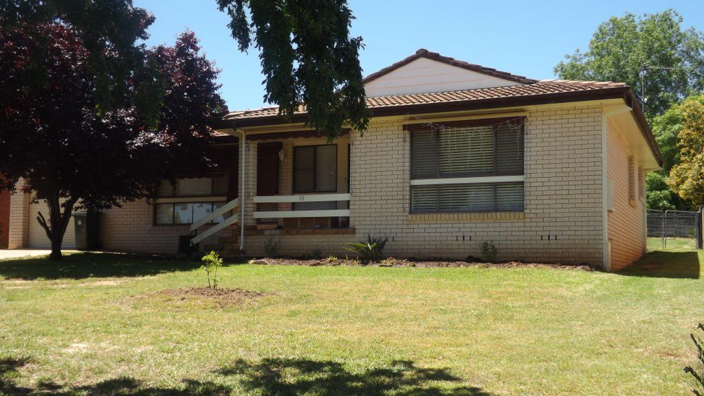 19 Hanna Street, Cowra NSW 2794, Image 0