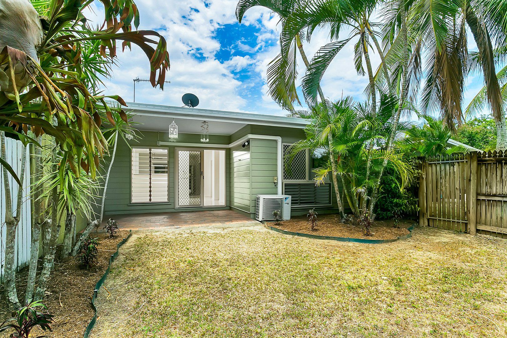 2/249 Pease Street, Edge Hill QLD 4870, Image 0