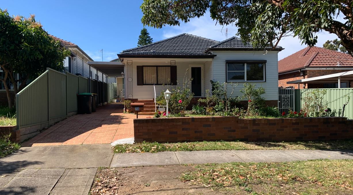 3 bedrooms House in 70 MELVIN ST BEVERLY HILLS NSW, 2209