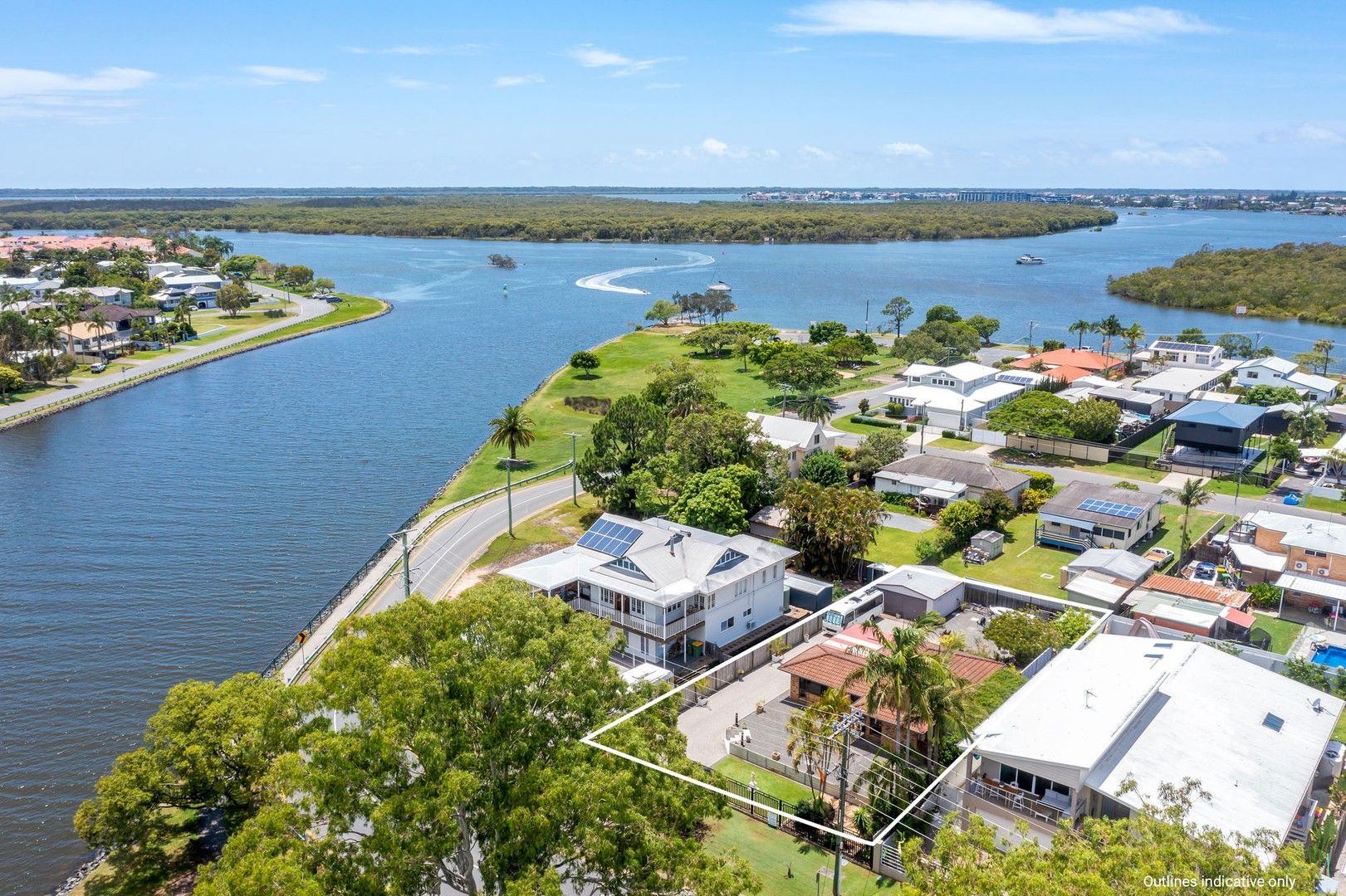 3 bedrooms House in 14 Crescent Avenue HOPE ISLAND QLD, 4212