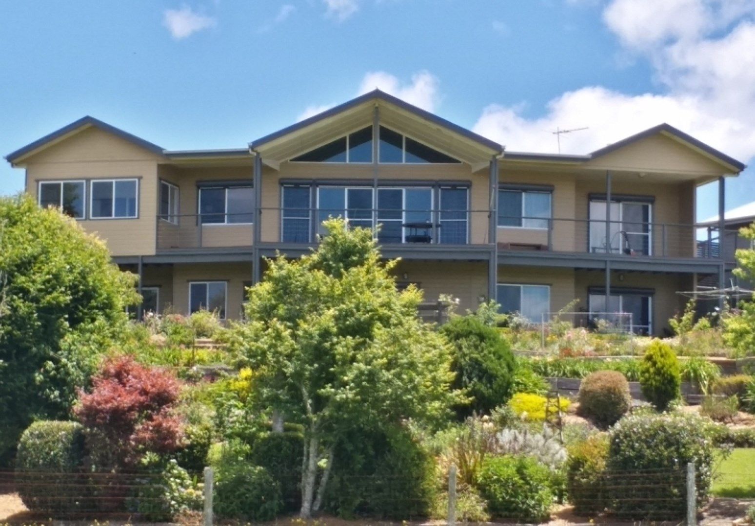 7 Cofton Close, Dorrigo Property History & Address Research Domain