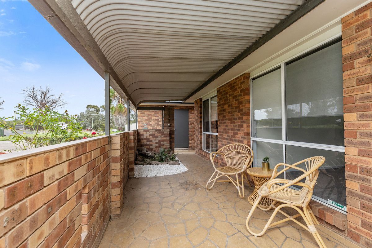 2 Truscott Drive, Ashmont NSW 2650, Image 1