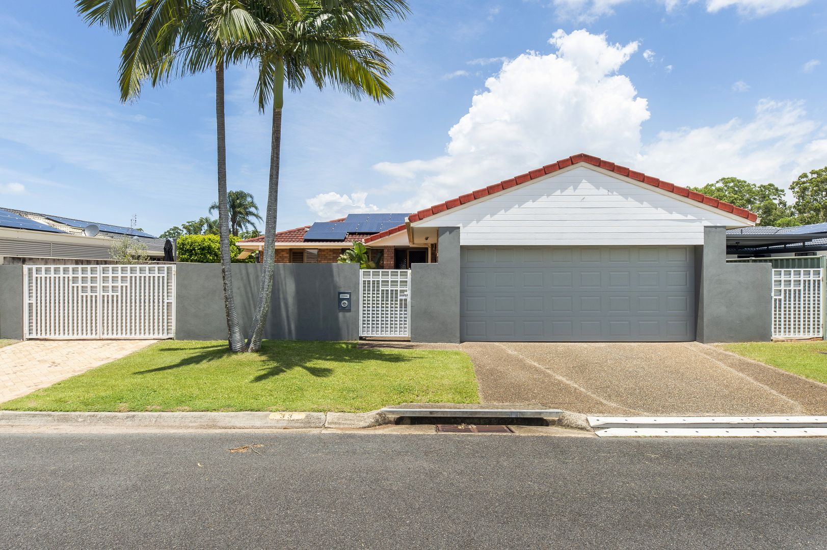 33 Lakefield Crescent, Paradise Point QLD 4216, Image 2