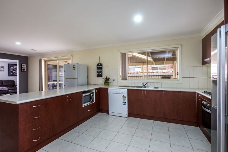 22 Carlyon Close, Melton West VIC 3337, Image 2