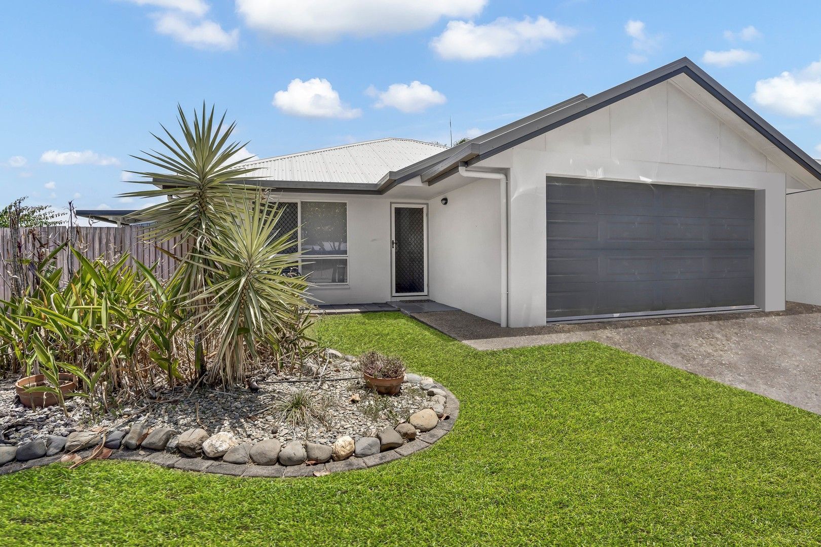 4 bedrooms House in 11 Colombia Street WHITE ROCK QLD, 4868