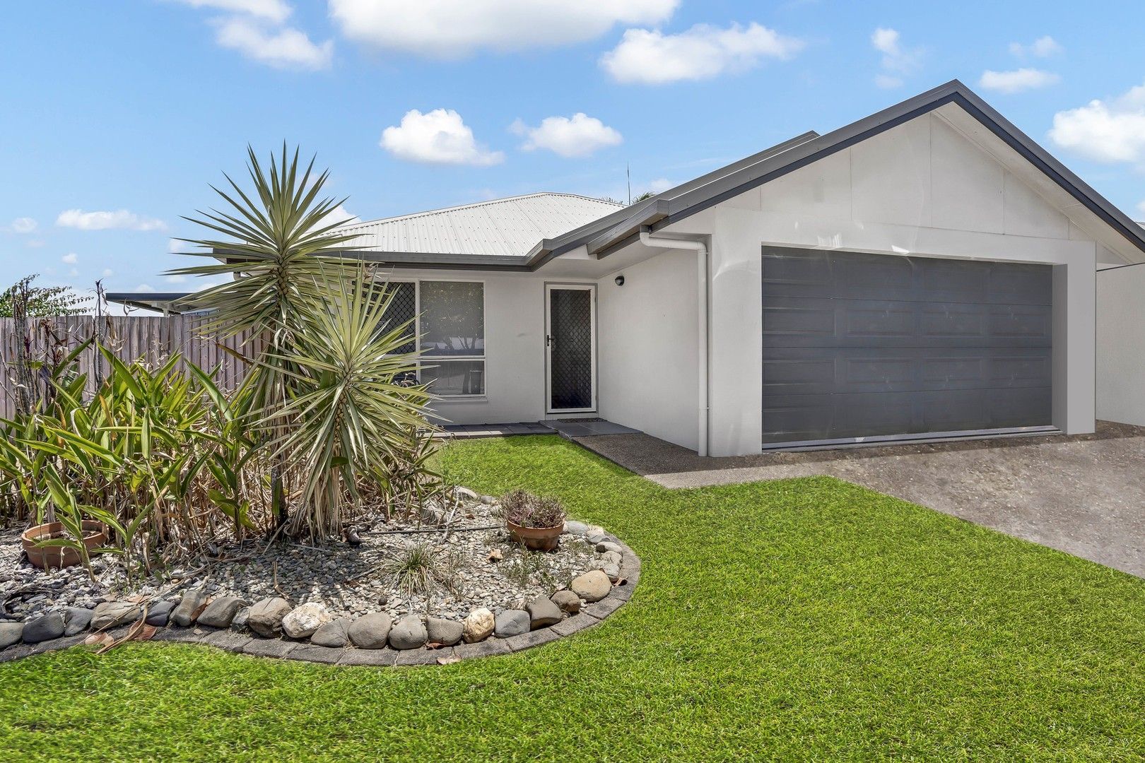 4 bedrooms House in 11 Colombia Street WHITE ROCK QLD, 4868