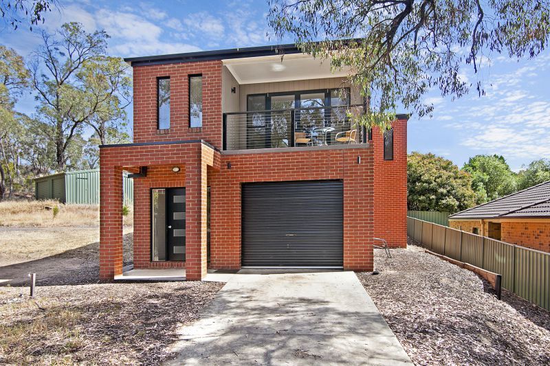 4 bedrooms House in 1 Greenwood Drive KENNINGTON VIC, 3550