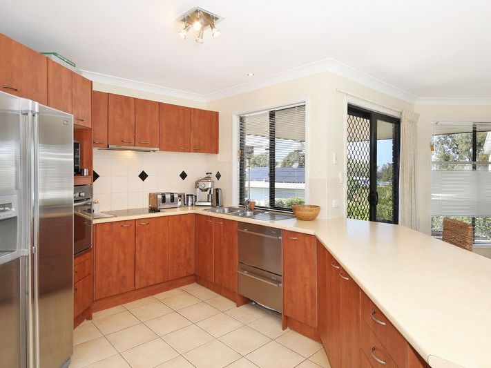 16 Heath Court, Little Mountain QLD 4551, Image 2