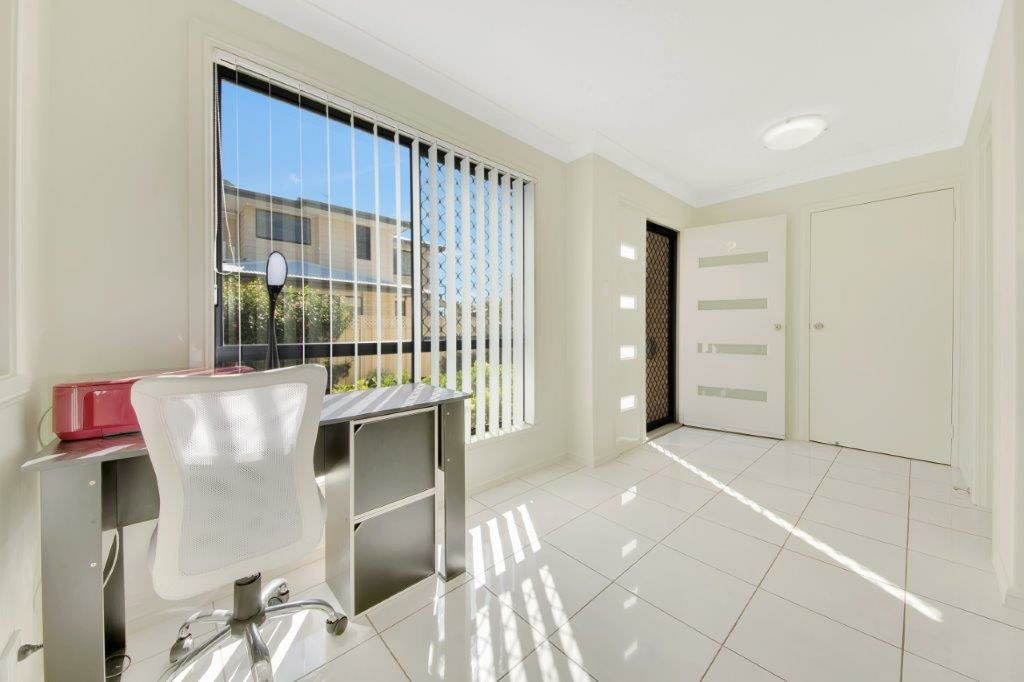 2/11 Walsh Street, South Gladstone QLD 4680, Image 2