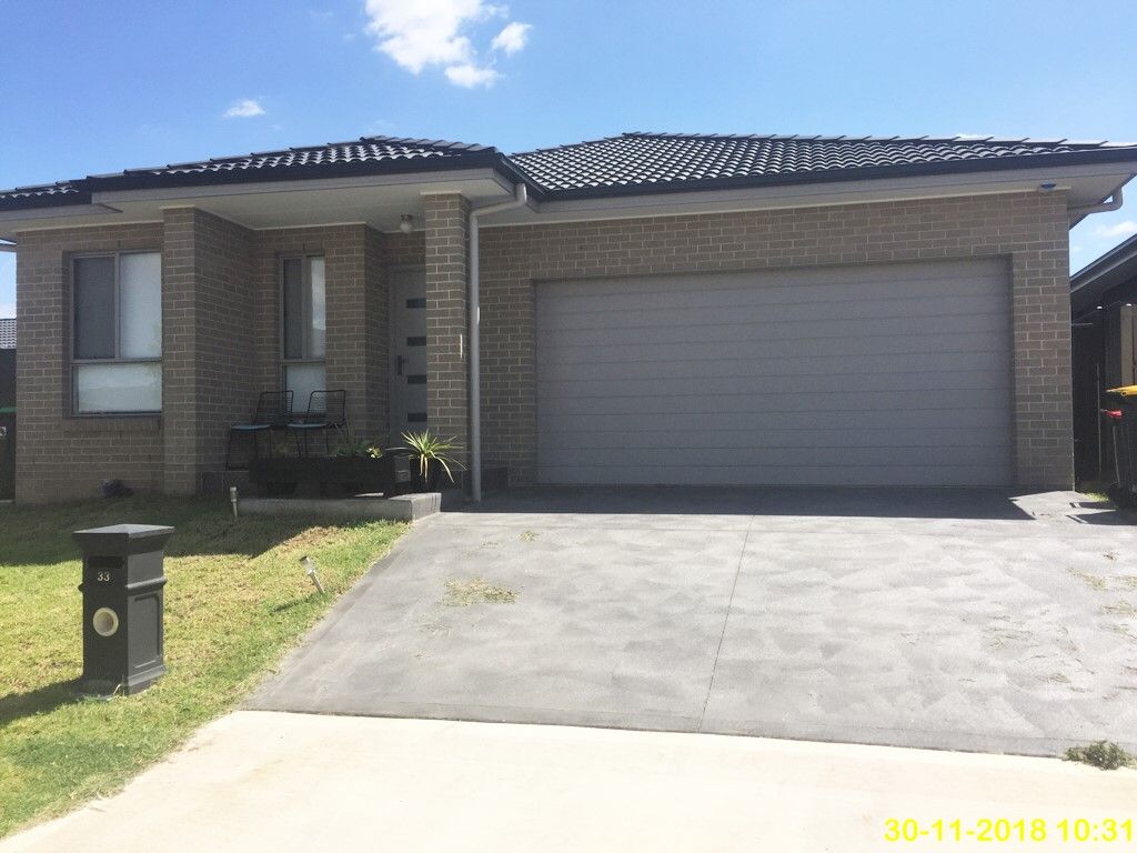4 bedrooms House in 33 Blain Road SPRING FARM NSW, 2570