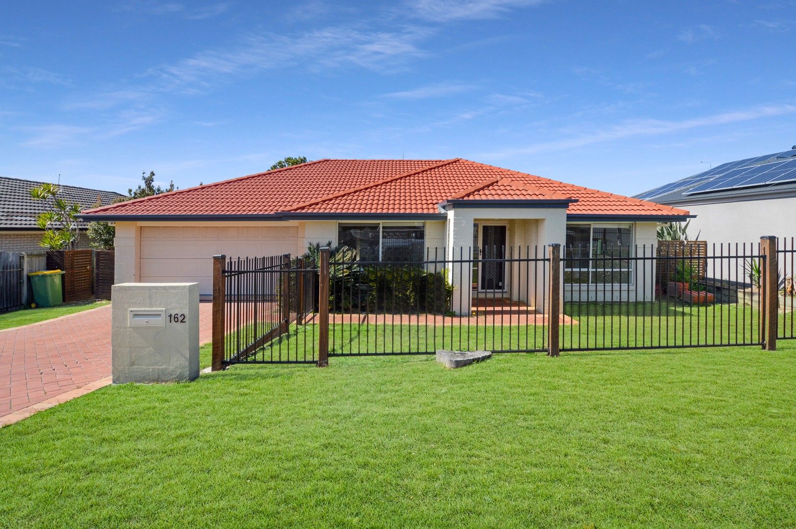 4 bedrooms House in 162 Lakeside Avenue SPRINGFIELD LAKES QLD, 4300