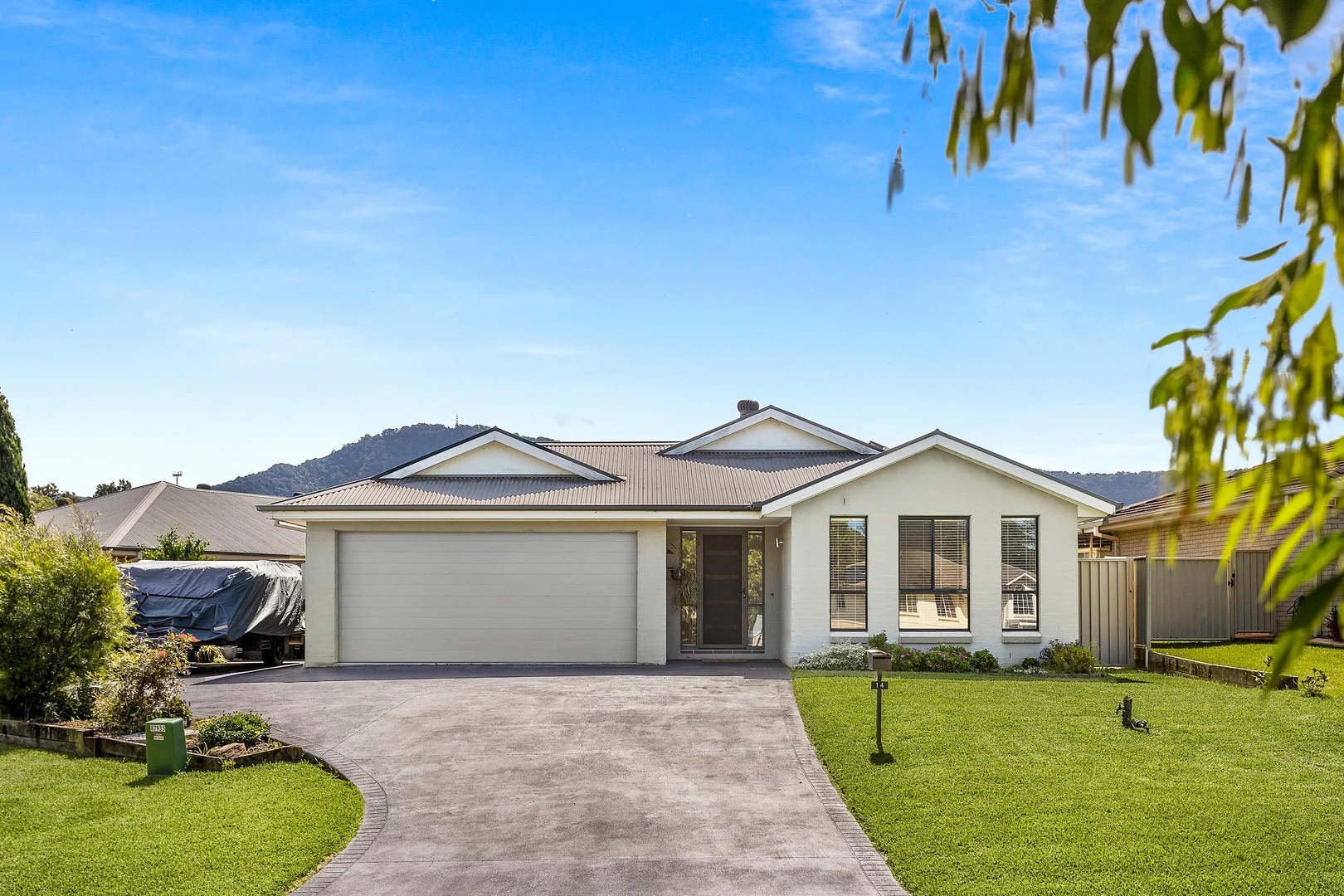14 Emerald Drive, Meroo Meadow NSW 2540