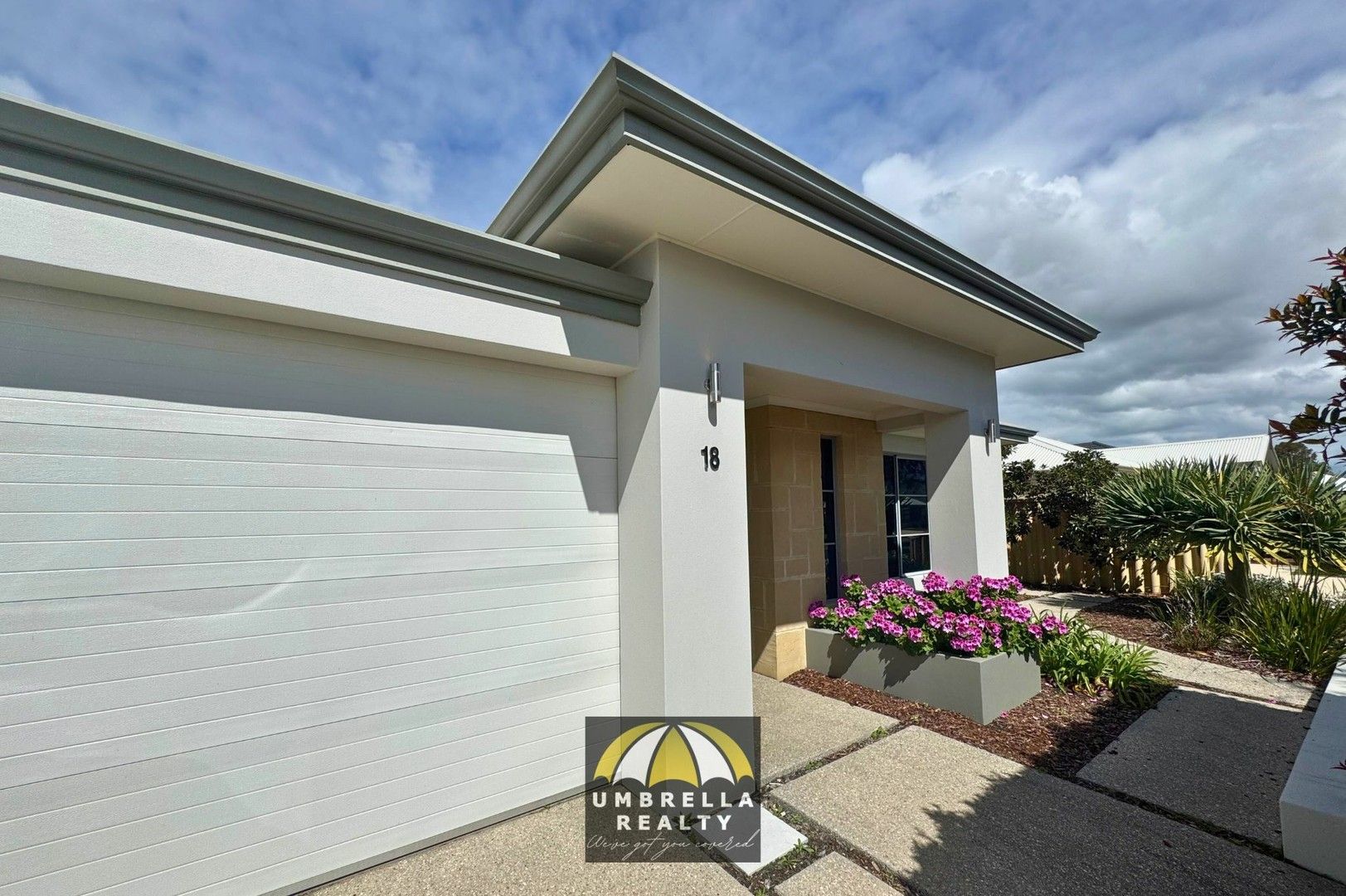 4 bedrooms House in 18 Glenelg Dr MILLBRIDGE WA, 6232