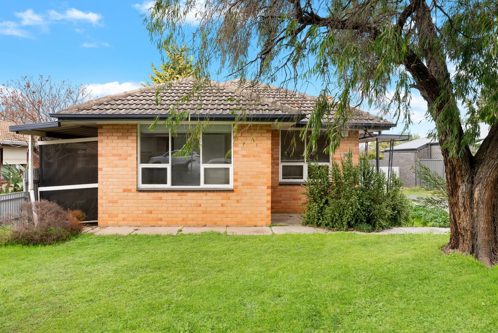 4 bedrooms House in 33 Lothian Avenue WINDSOR GARDENS SA, 5087