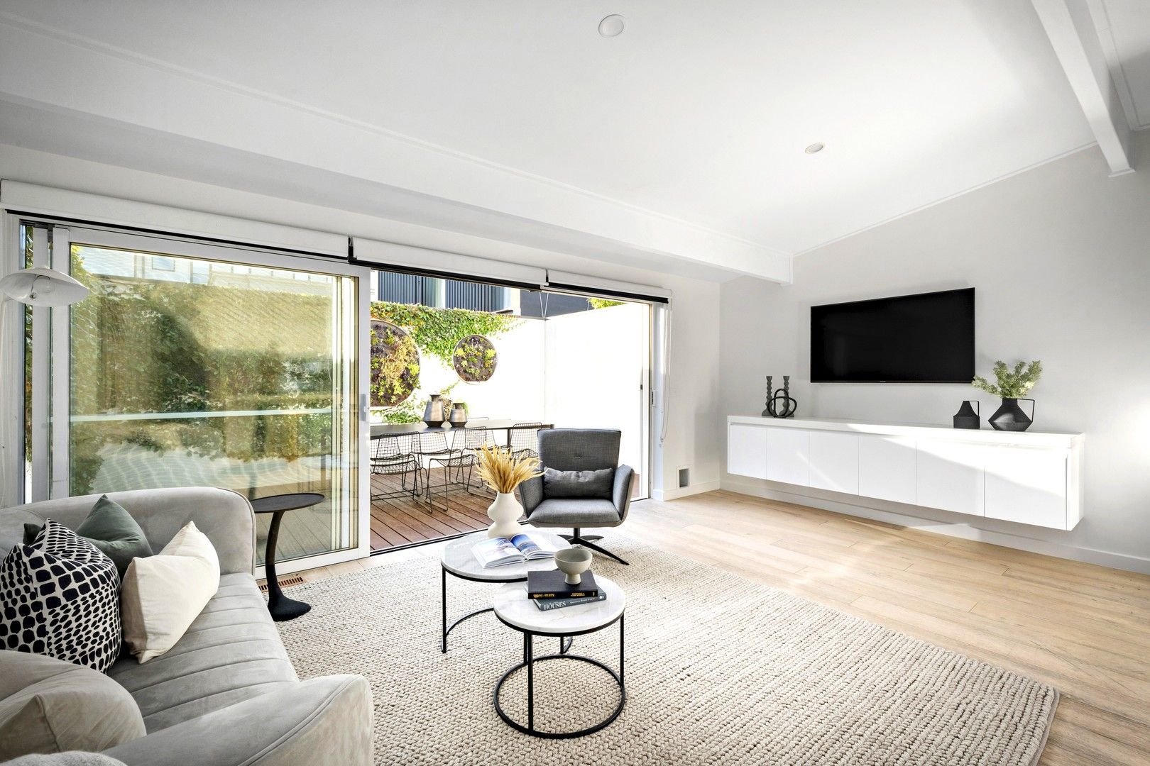 3 bedrooms House in 61 Fairbairn Rd TOORAK VIC, 3142