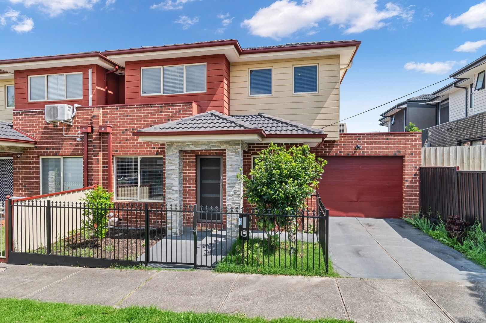 3 bedrooms Townhouse in 98 Whitelaw Street RESERVOIR VIC, 3073