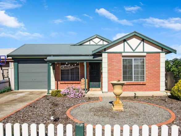 30 Burkett Drive, Strathalbyn SA 5255