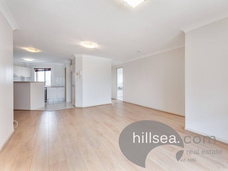 2 bedrooms Apartment / Unit / Flat in 9/9 Errol Avenue PARADISE POINT QLD, 4216