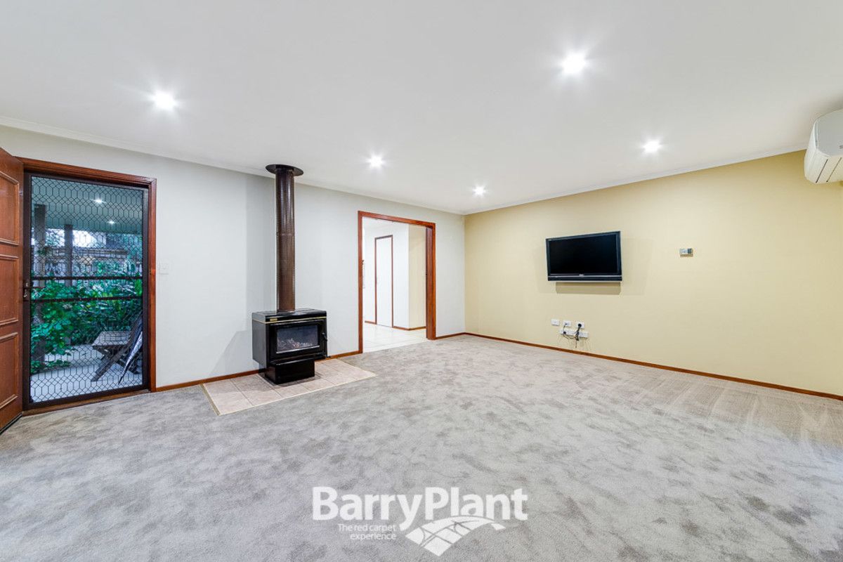 7 Hilltop Avenue, Bunyip VIC 3815, Image 2