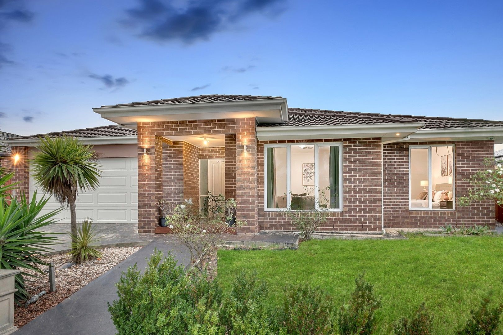 4 bedrooms House in 27 Fieldwren Drive WILLIAMS LANDING VIC, 3027