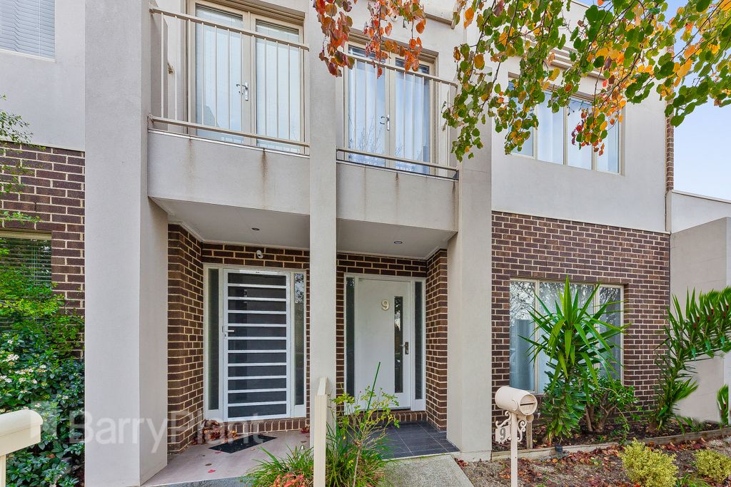 3 bedrooms Townhouse in 9 The Entrance CAROLINE SPRINGS VIC, 3023