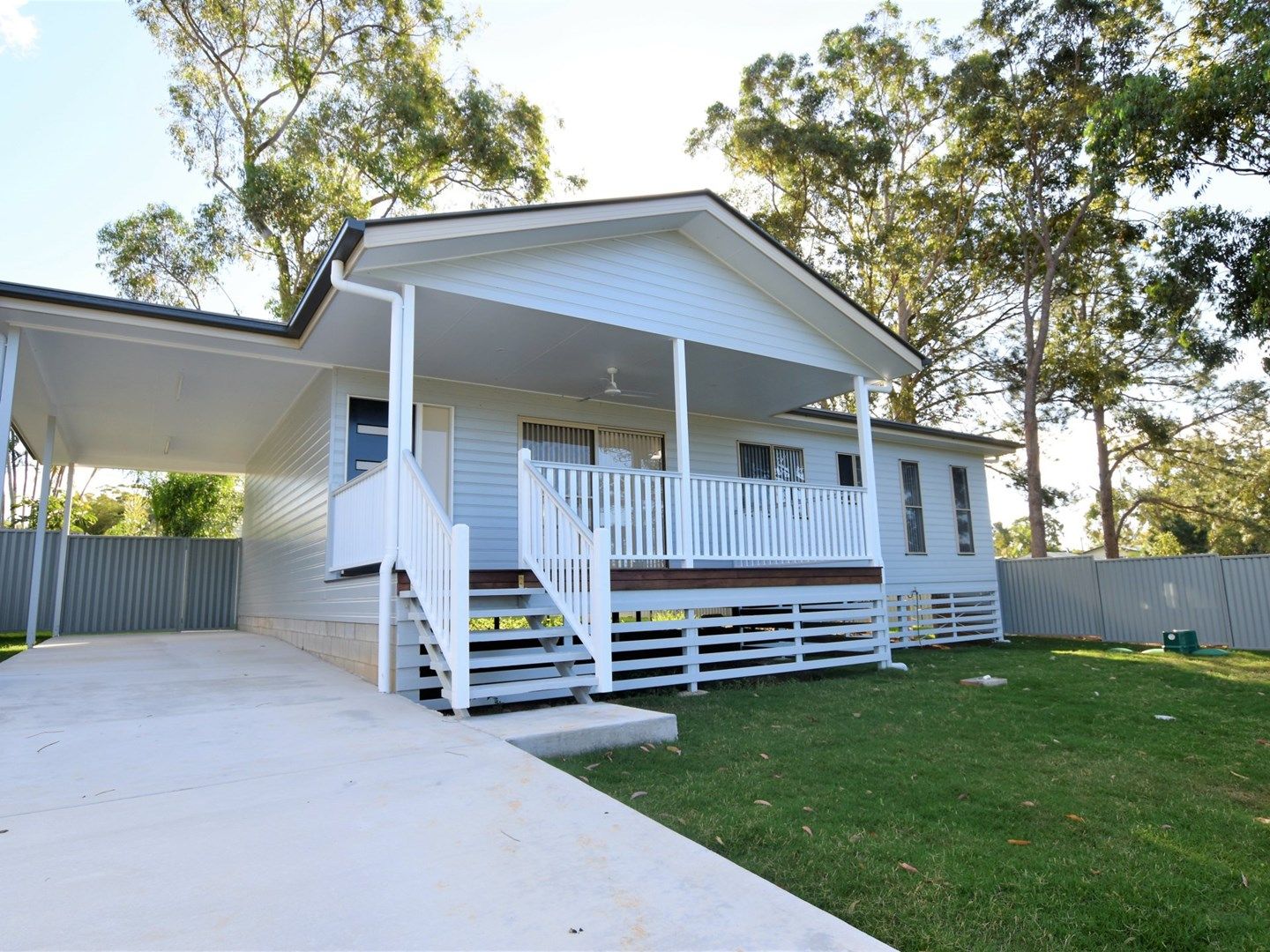 3 bedrooms House in 17 Akebia Street RUSSELL ISLAND QLD, 4184