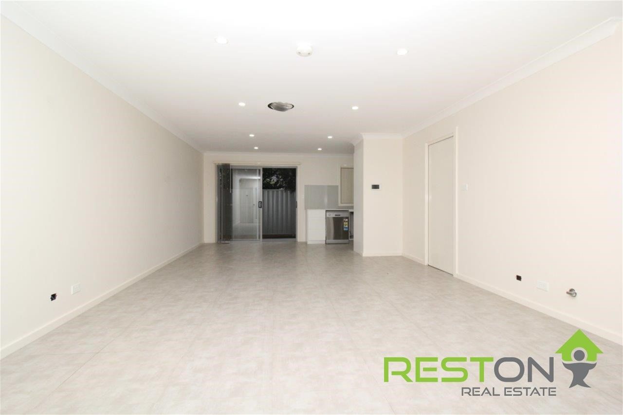 4/111-113 Canberra Street, Oxley Park NSW 2760, Image 2
