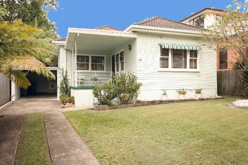 107 Veterans Parade, Collaroy Plateau Property History & Address