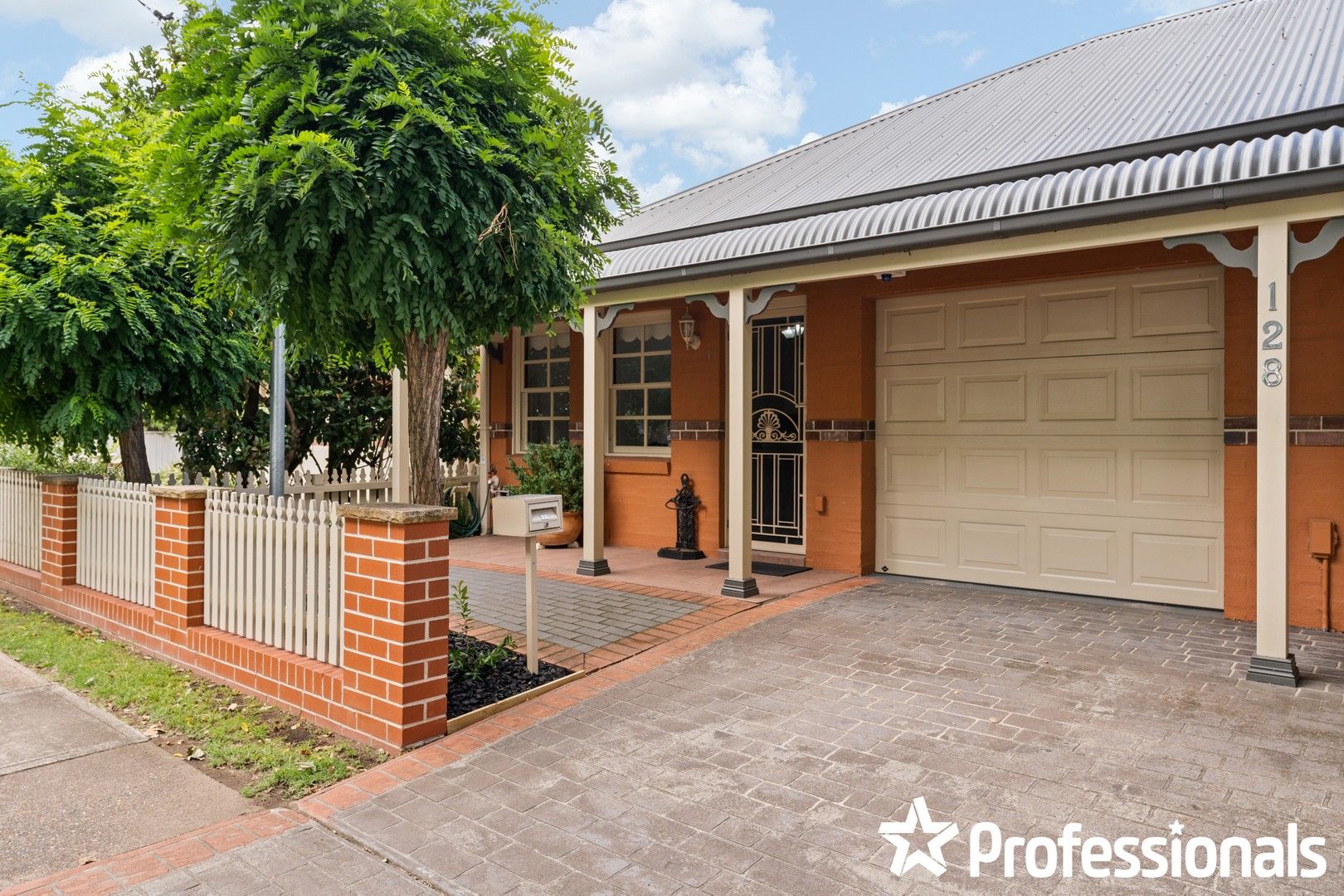 2 bedrooms Villa in 1/128 Howick Street BATHURST NSW, 2795