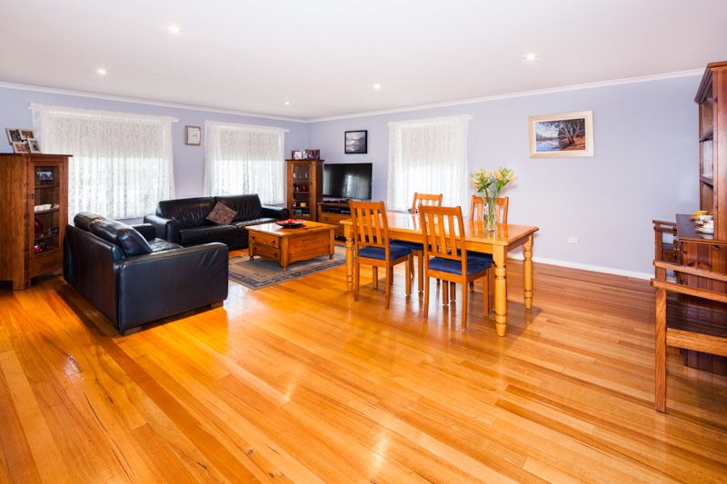 7 Castlebar Close, INVERMAY PARK VIC 3350, Image 2