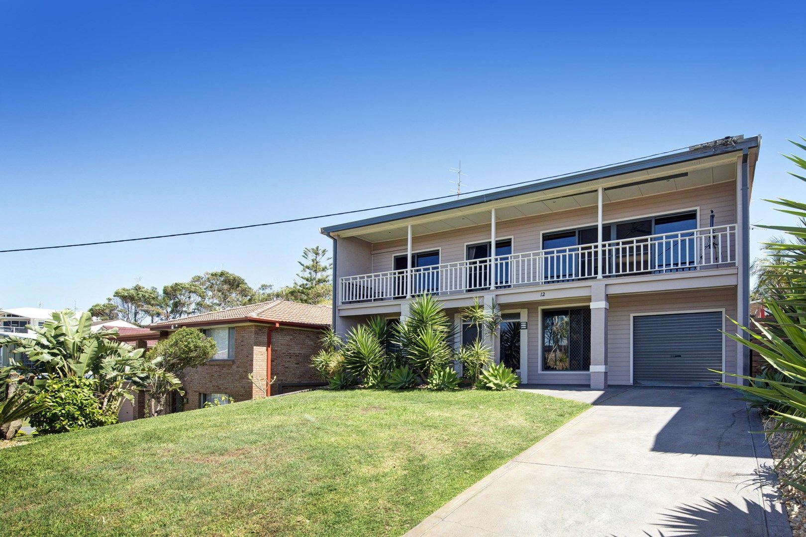 12 Barellan Street, Caves Beach NSW 2281