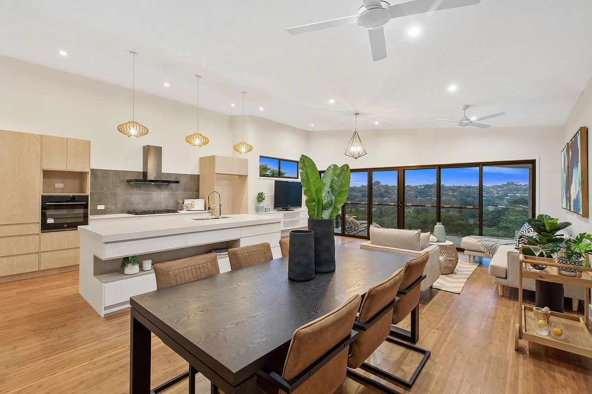 4 bedrooms House in 1/102 Ash Drive BANORA POINT NSW, 2486