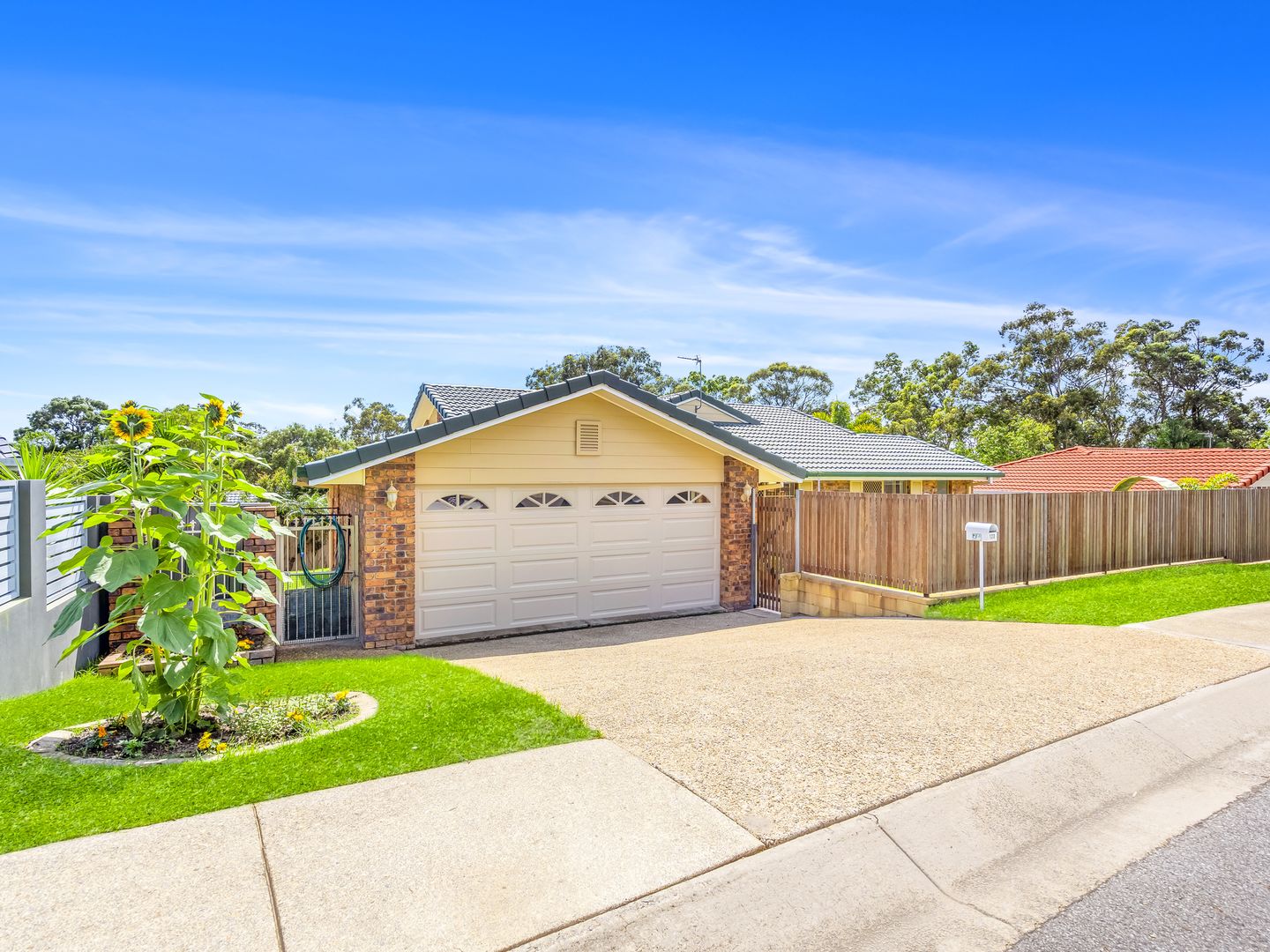 120 Glen Eagles Drive, Robina Property History & Address Research