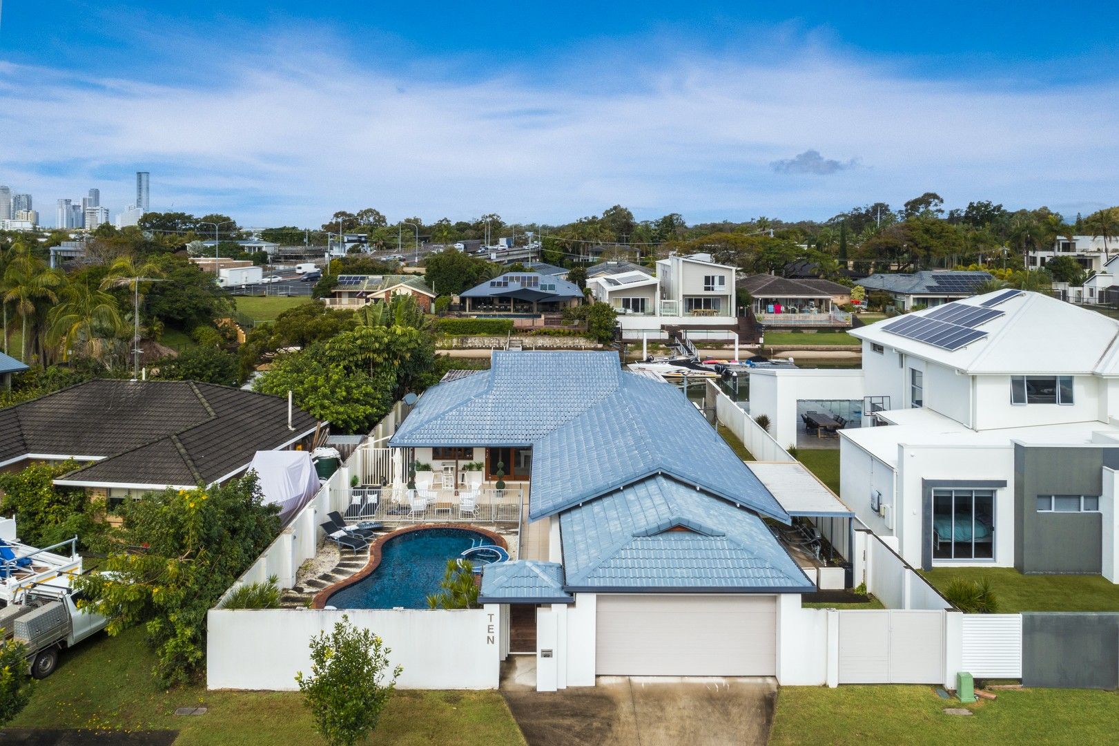 10 Boomerang Crescent, Sorrento QLD 4217, Image 1