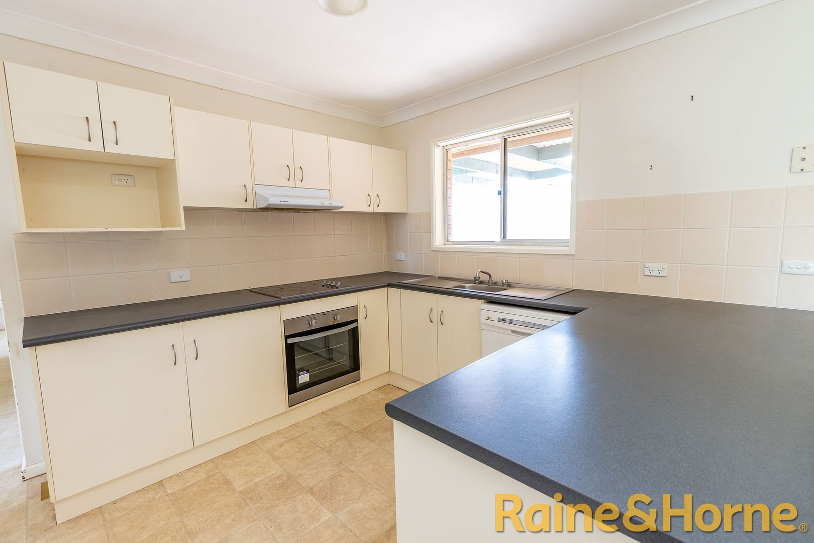 8 Norfolk Crescent, Dubbo NSW 2830, Image 2