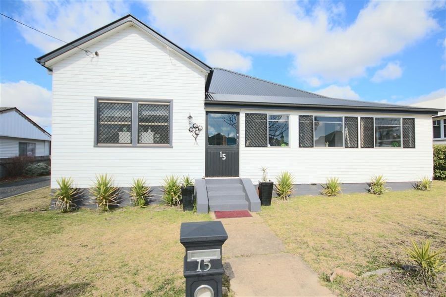 15 Molesworth Street, Tenterfield NSW 2372, Image 0