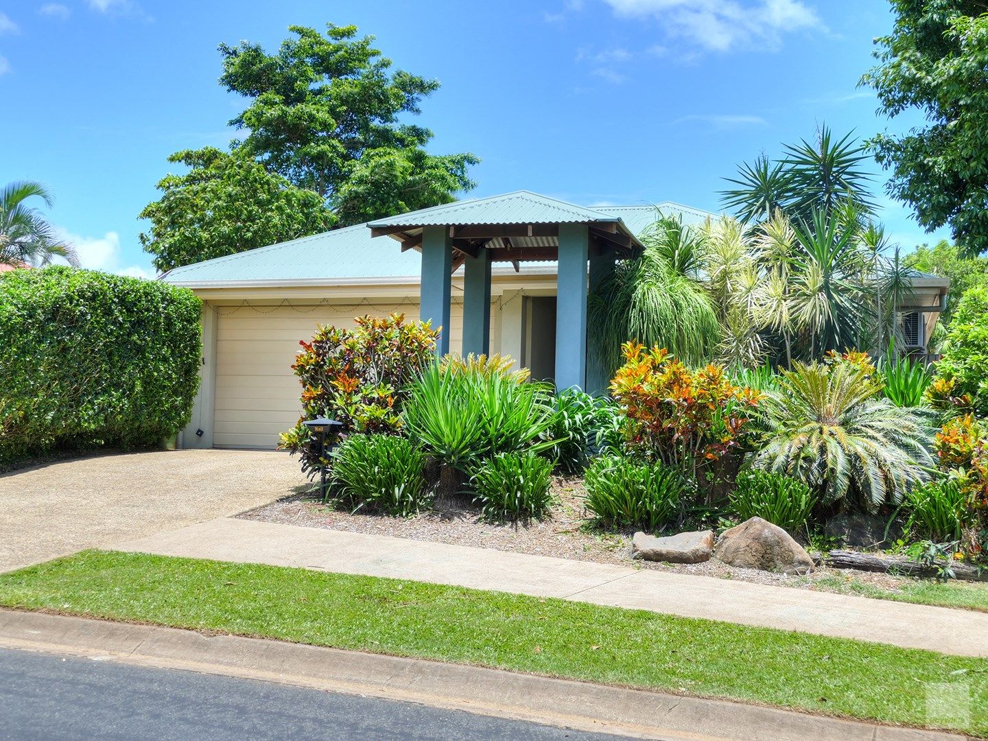 4 bedrooms House in 18 Elphinstone Street KANIMBLA QLD, 4870