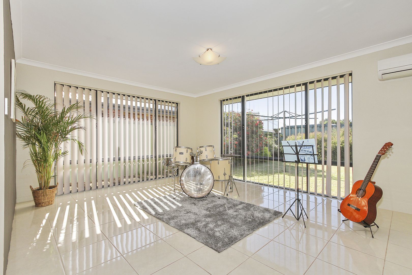 11 Grampian Crescent, Aubin Grove WA 6164, Image 2