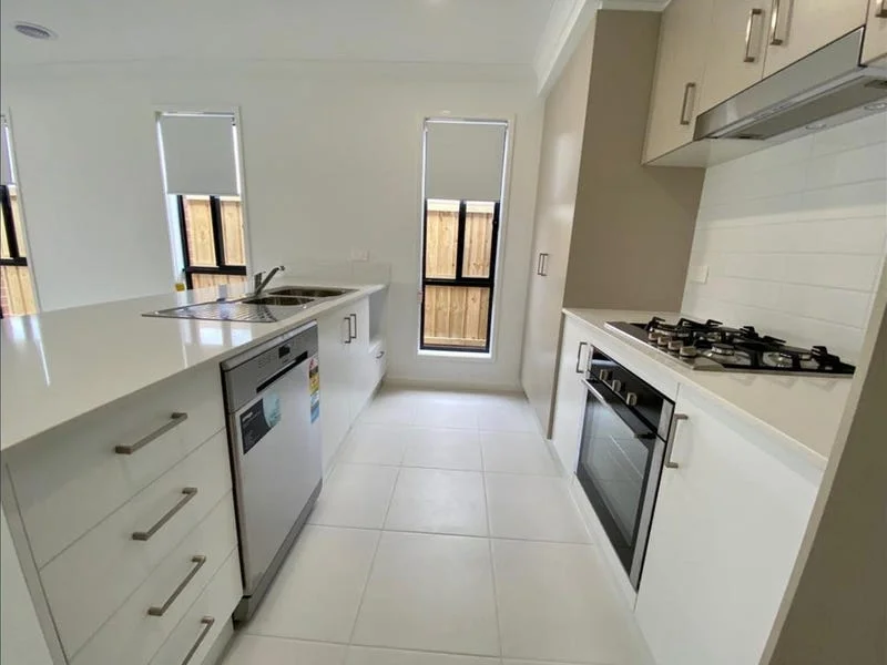 32 Cloudburst Ave, Wyndham Vale VIC 3024